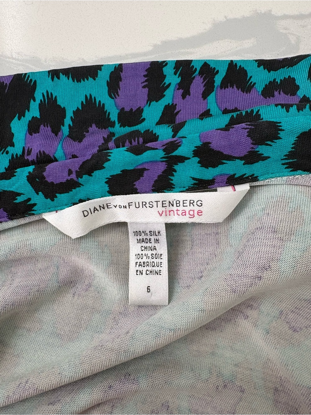 Diane Von Furstenberg Vintage Silk Teal & Purple Leopard Wrap Blouse Size 6 EUC - Picture 6 of 7